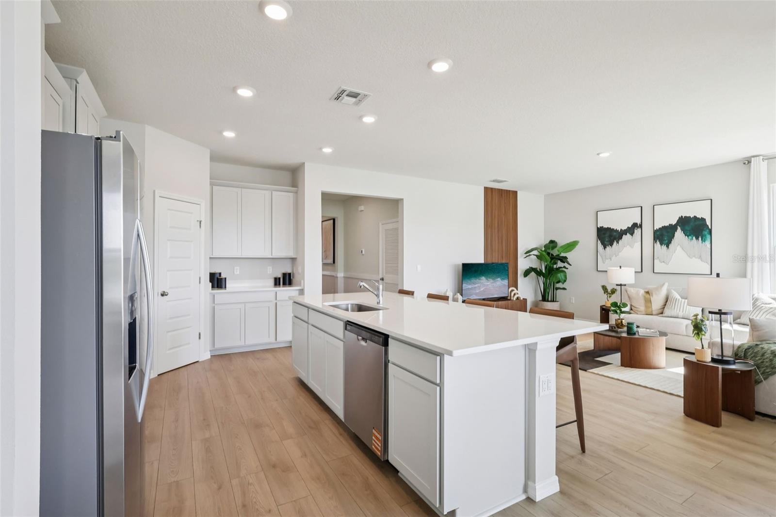8595 Hempstead Way Property Photo 10