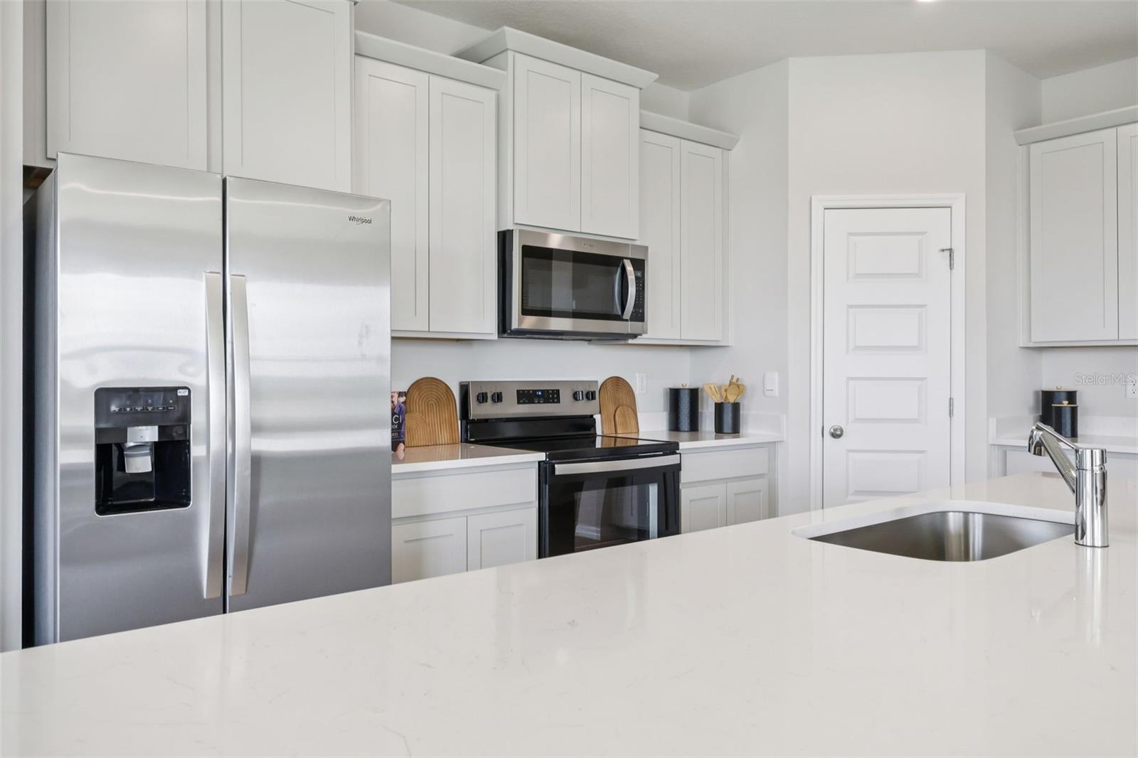 8595 Hempstead Way Property Photo 14