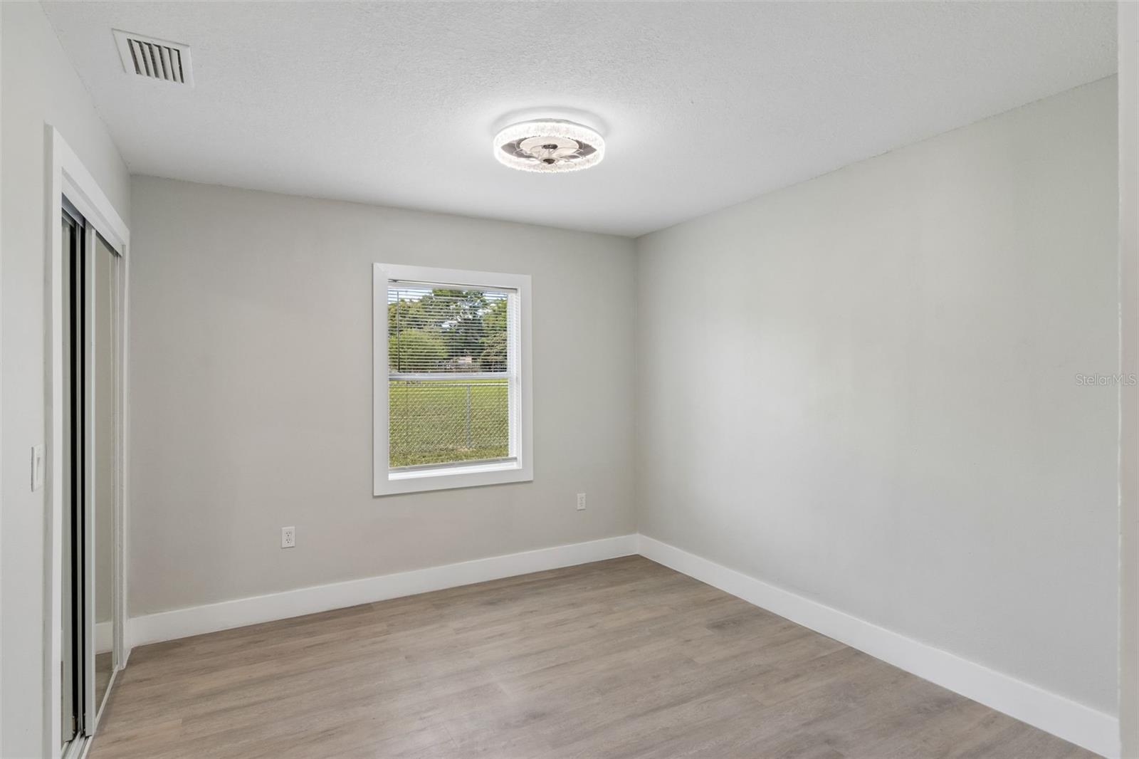 2555 Maple Ave Property Photo 9