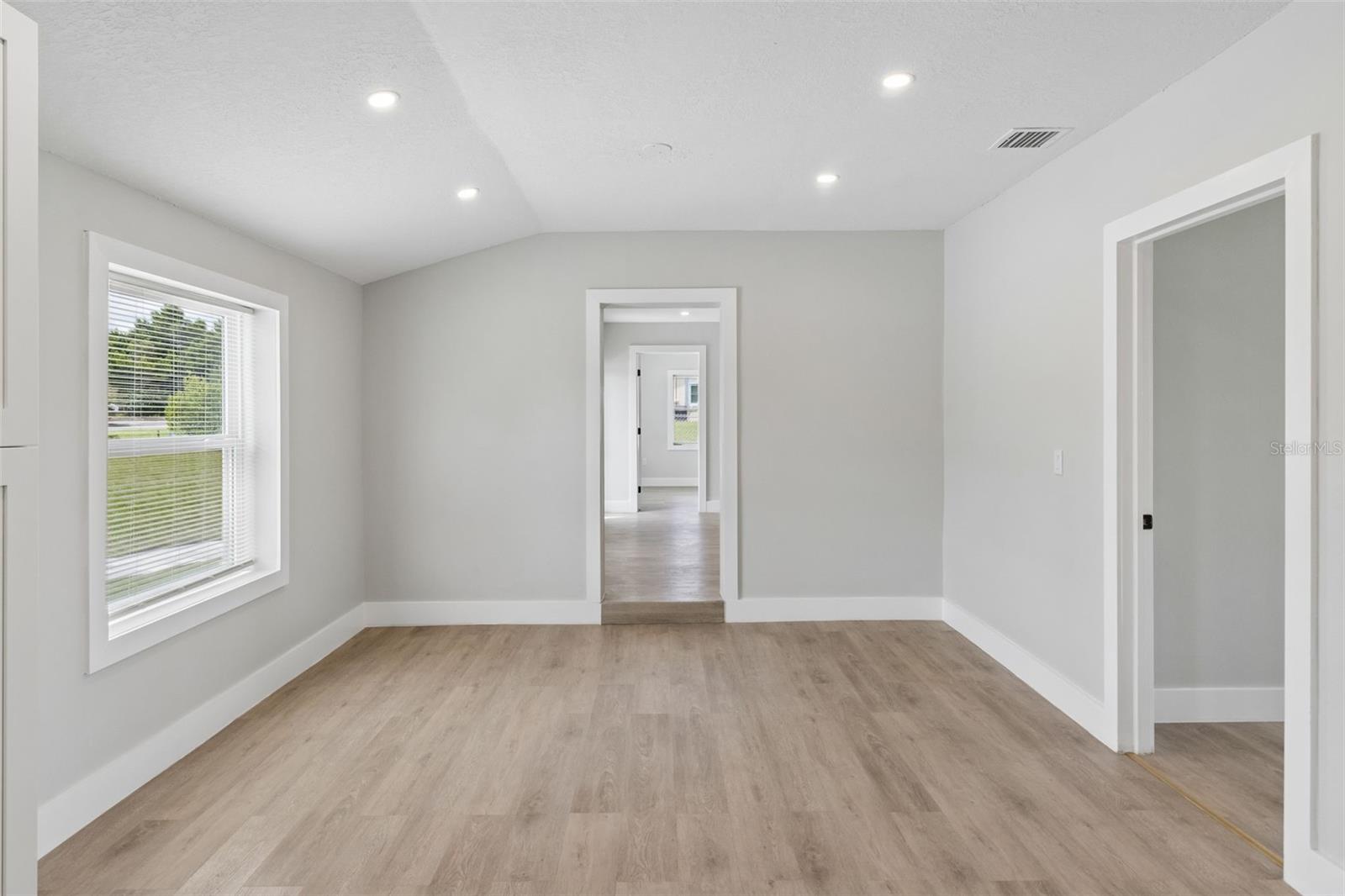2555 Maple Ave Property Photo 11