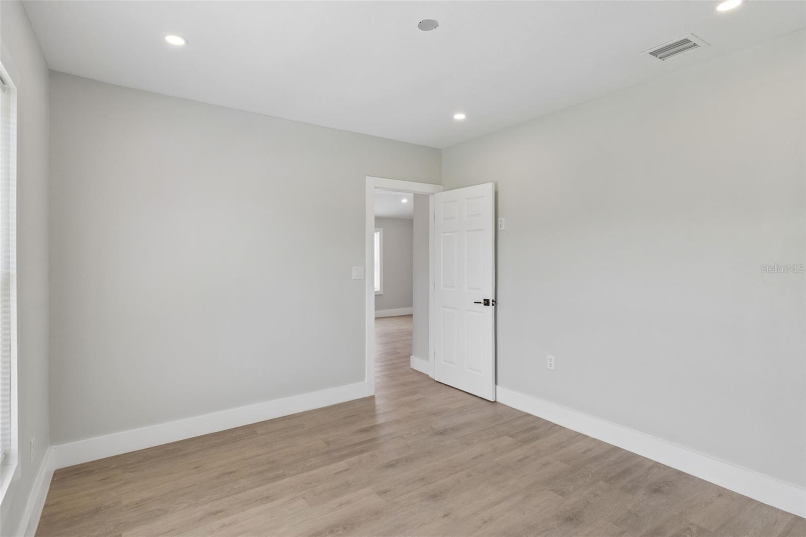 2555 Maple Ave Property Photo 12