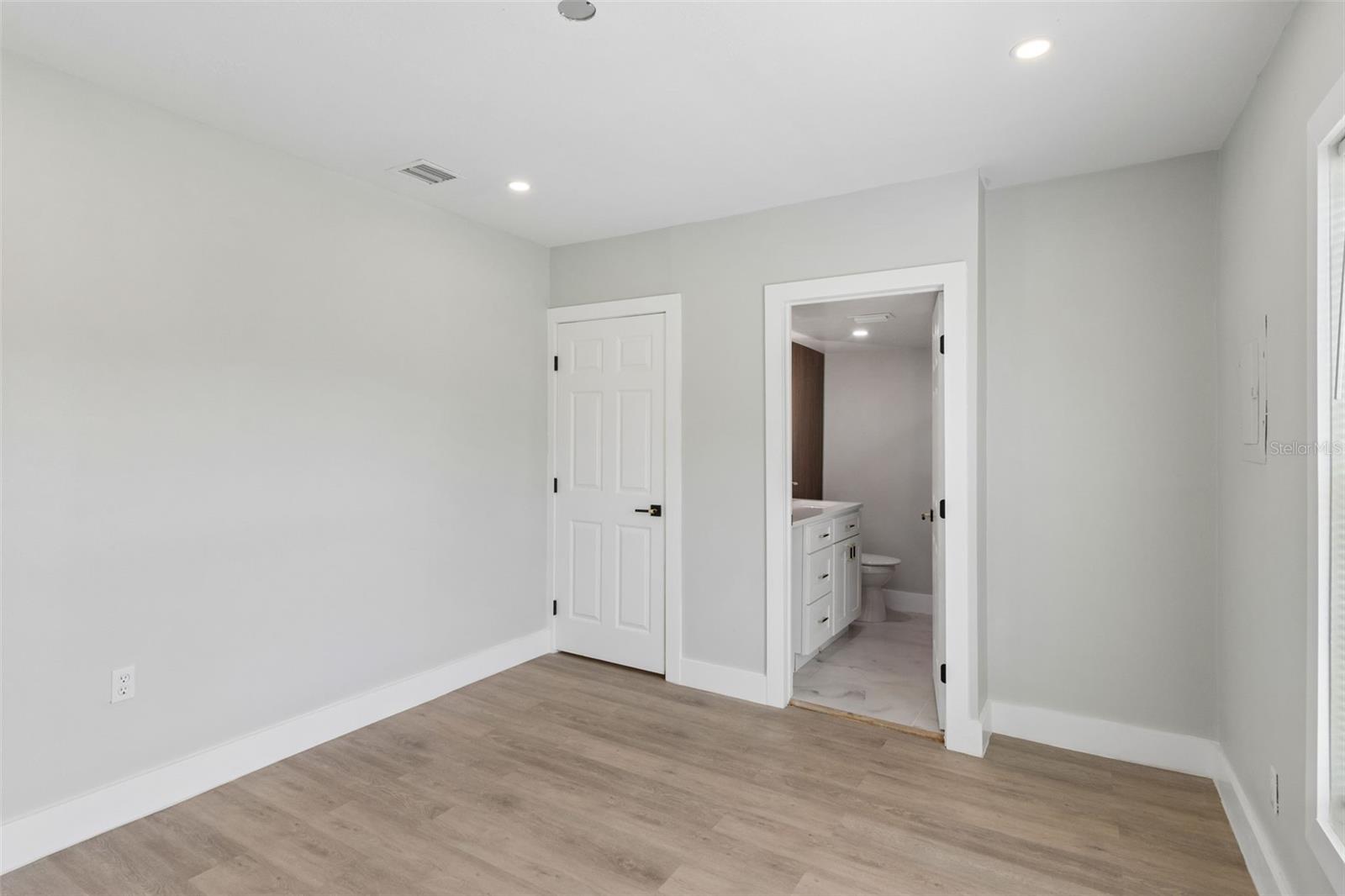 2555 Maple Ave Property Photo 13