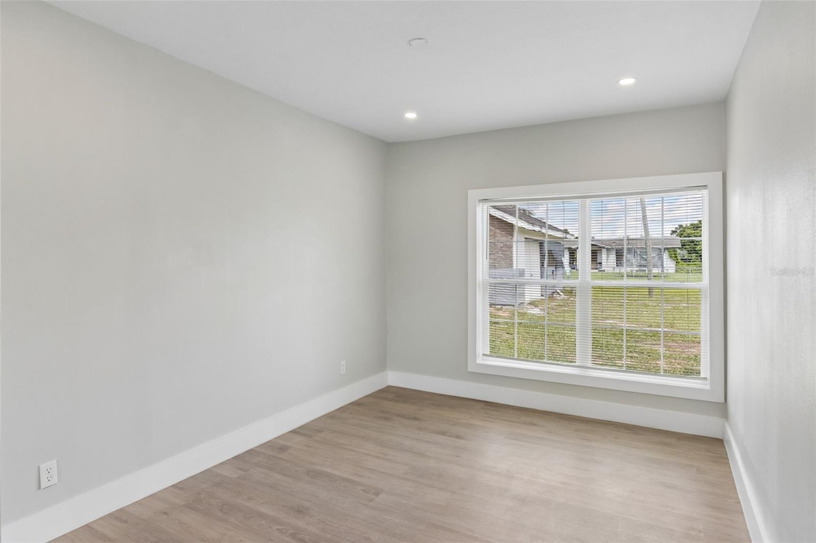 2555 Maple Ave Property Photo 15