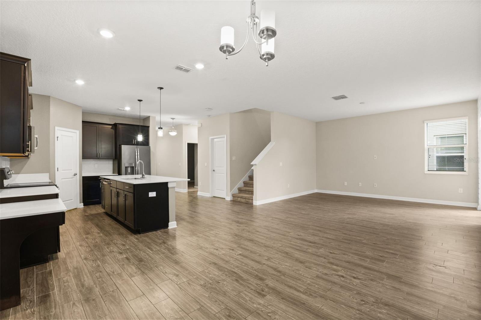 7608 Summerlake Groves St Property Photo 3