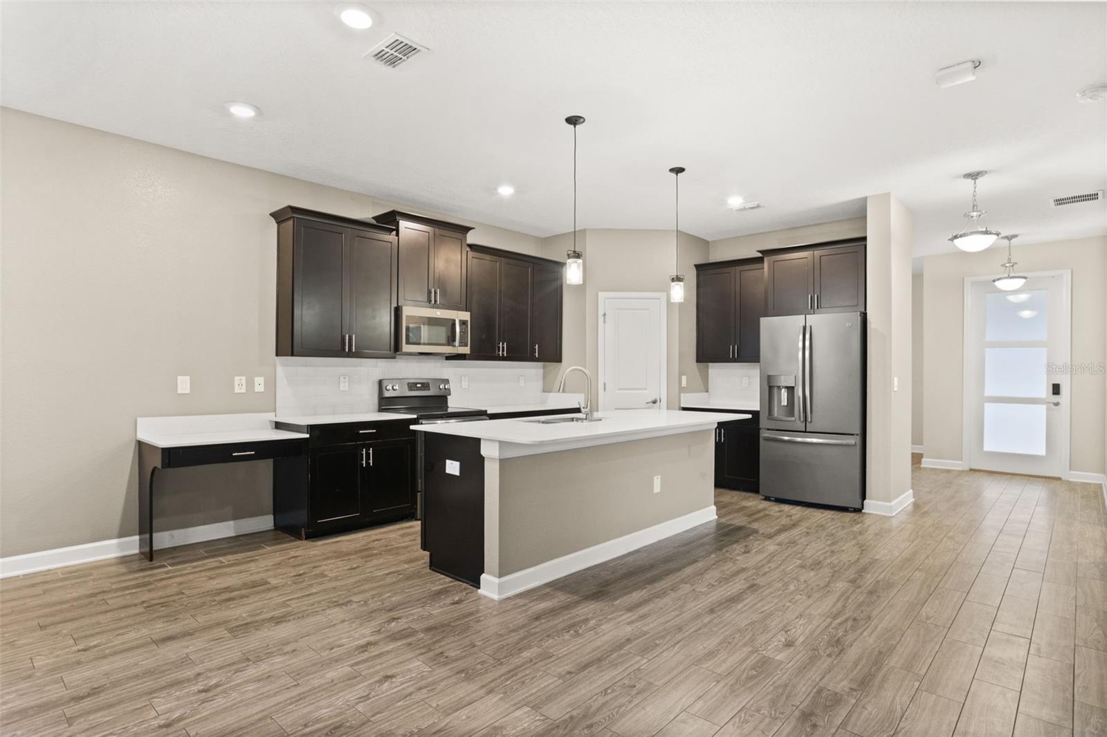 7608 Summerlake Groves St Property Photo 10