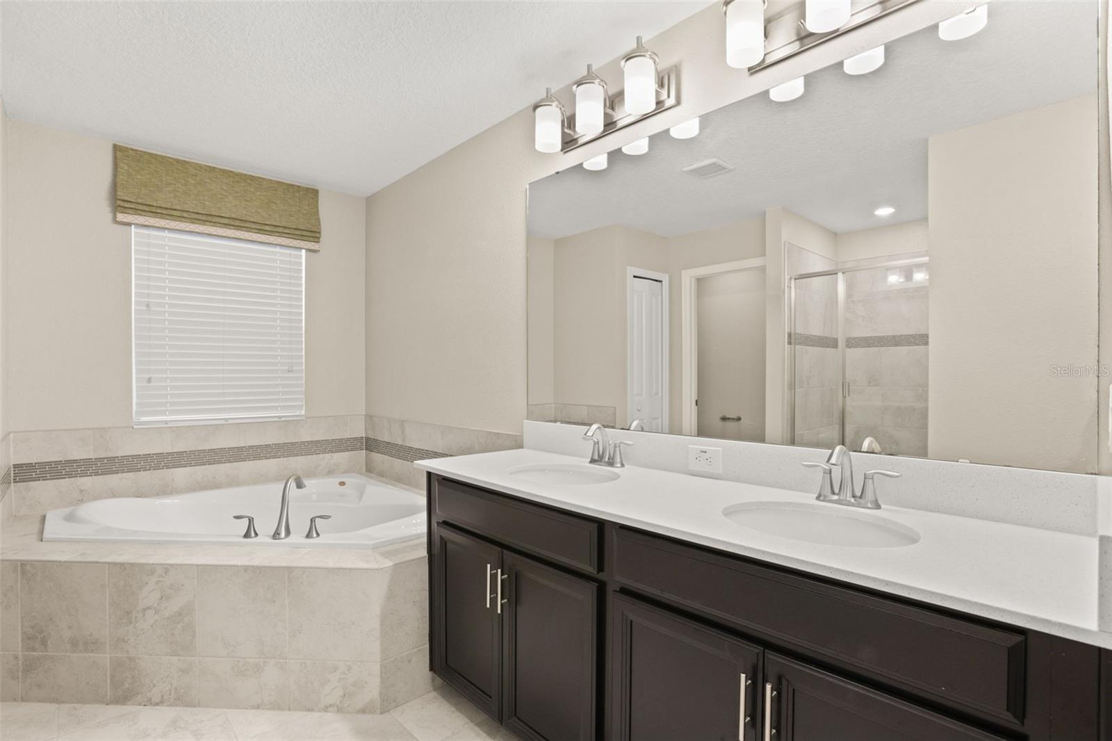 7608 Summerlake Groves St Property Photo 27