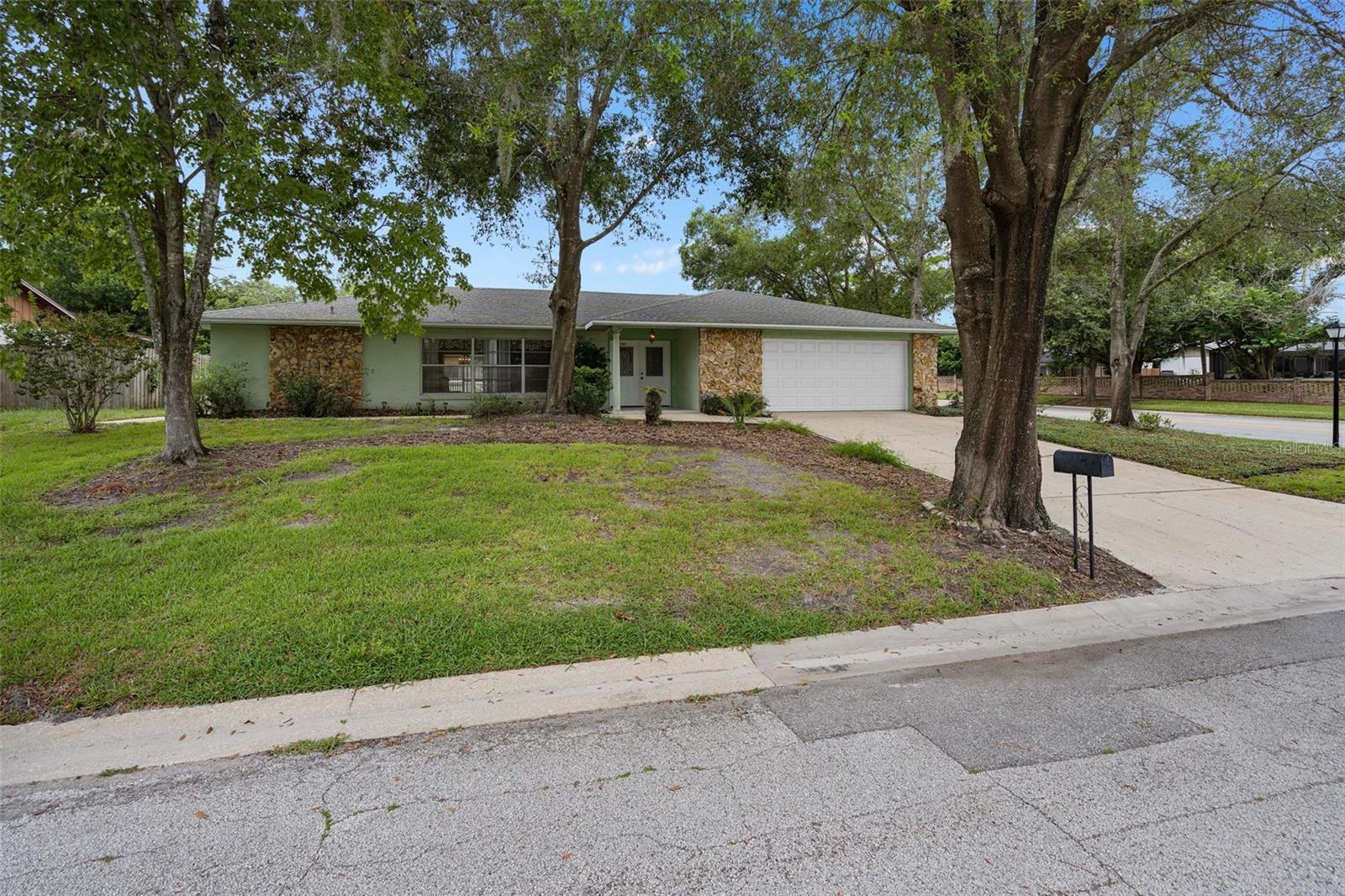 101 Suffolk Ct Property Photo 3