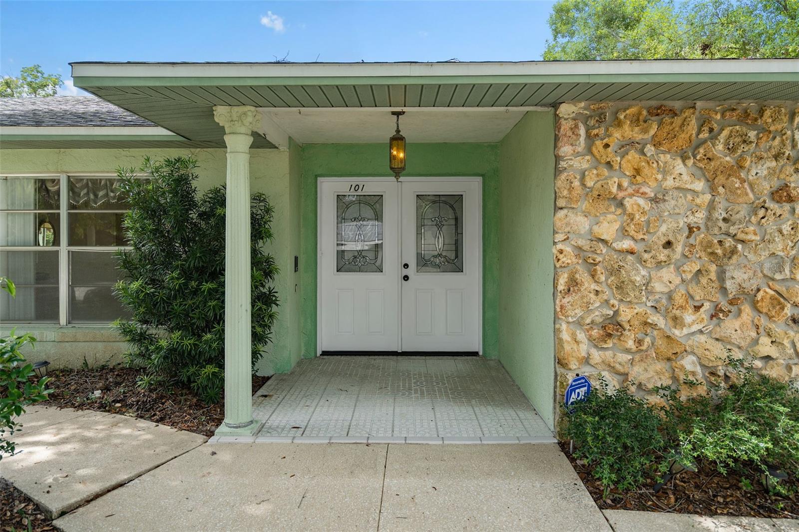 101 Suffolk Ct Property Photo 4