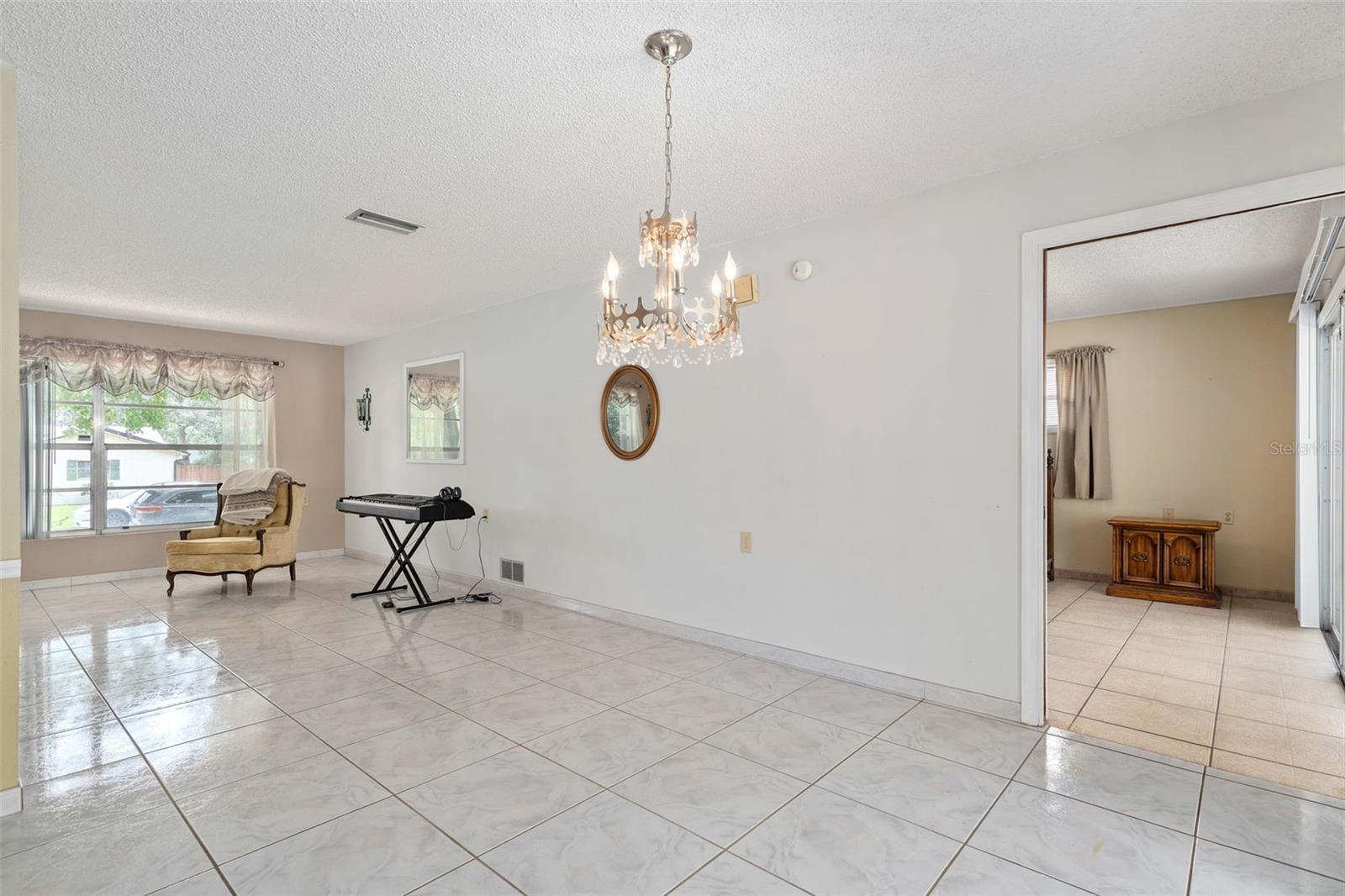 101 Suffolk Ct Property Photo 10