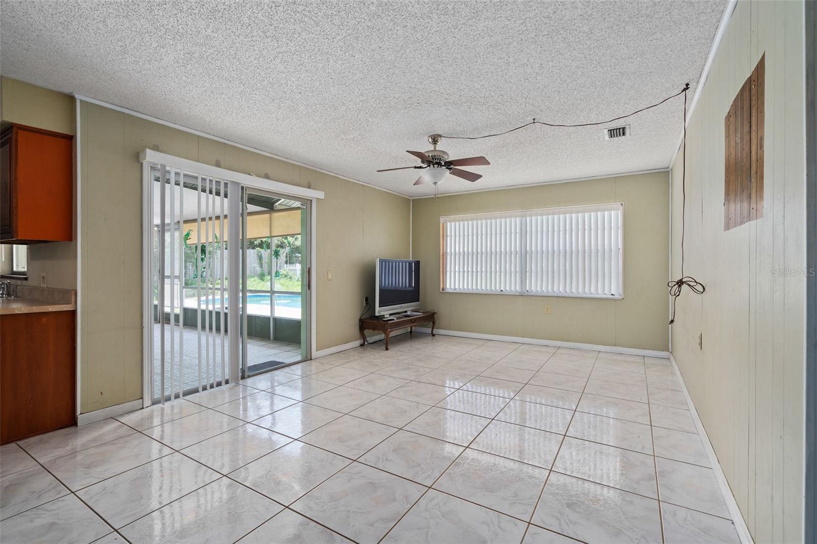 101 Suffolk Ct Property Photo 15