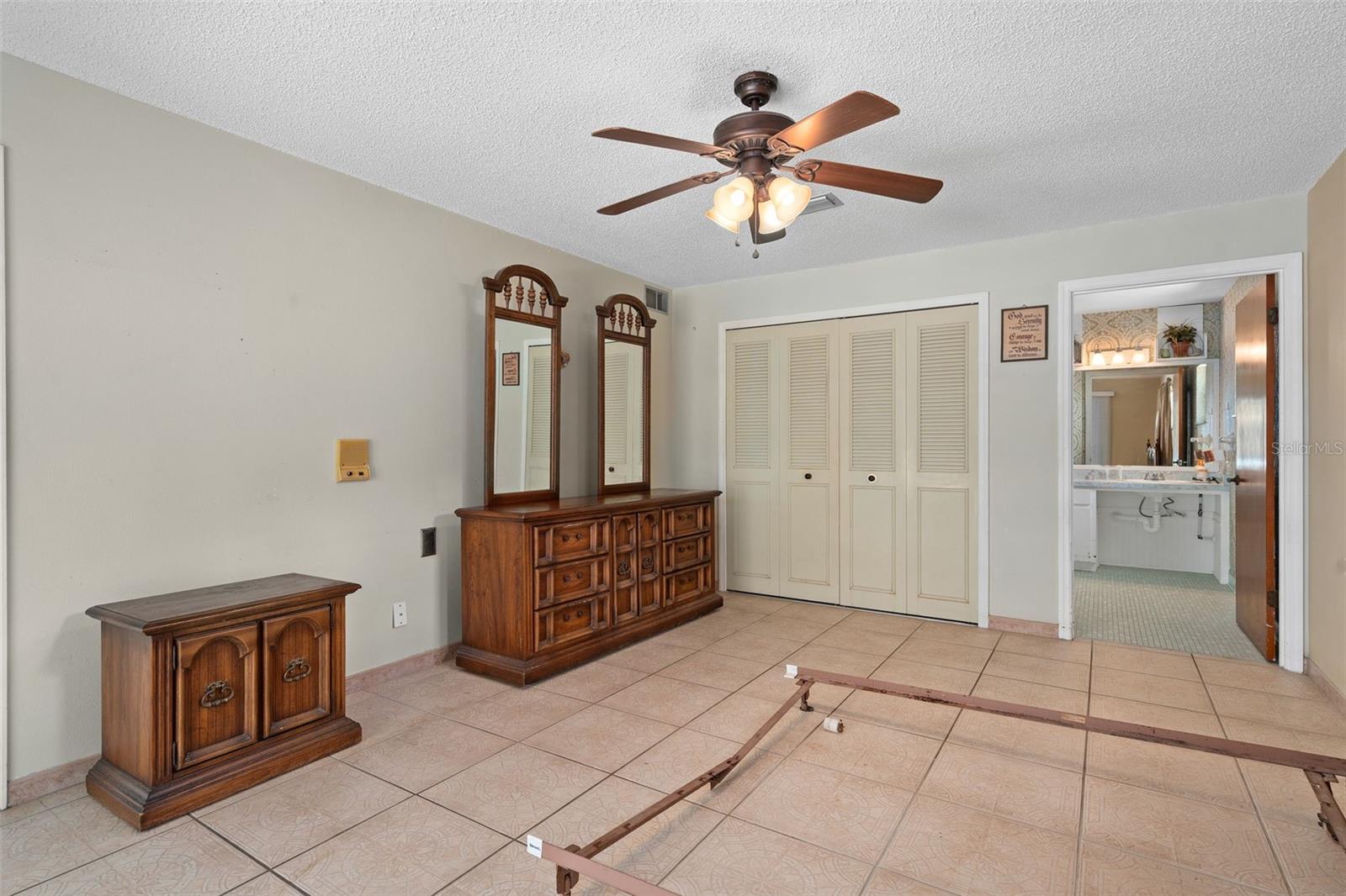 101 Suffolk Ct Property Photo 16