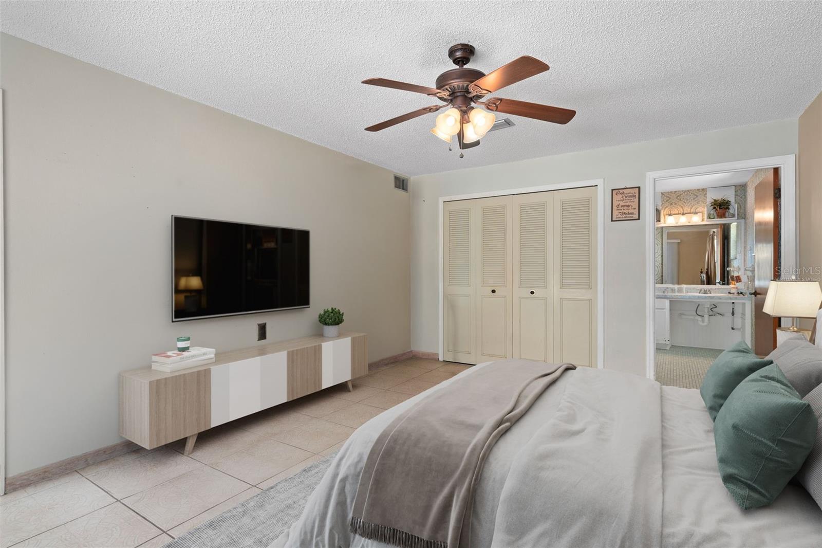 101 Suffolk Ct Property Photo 17