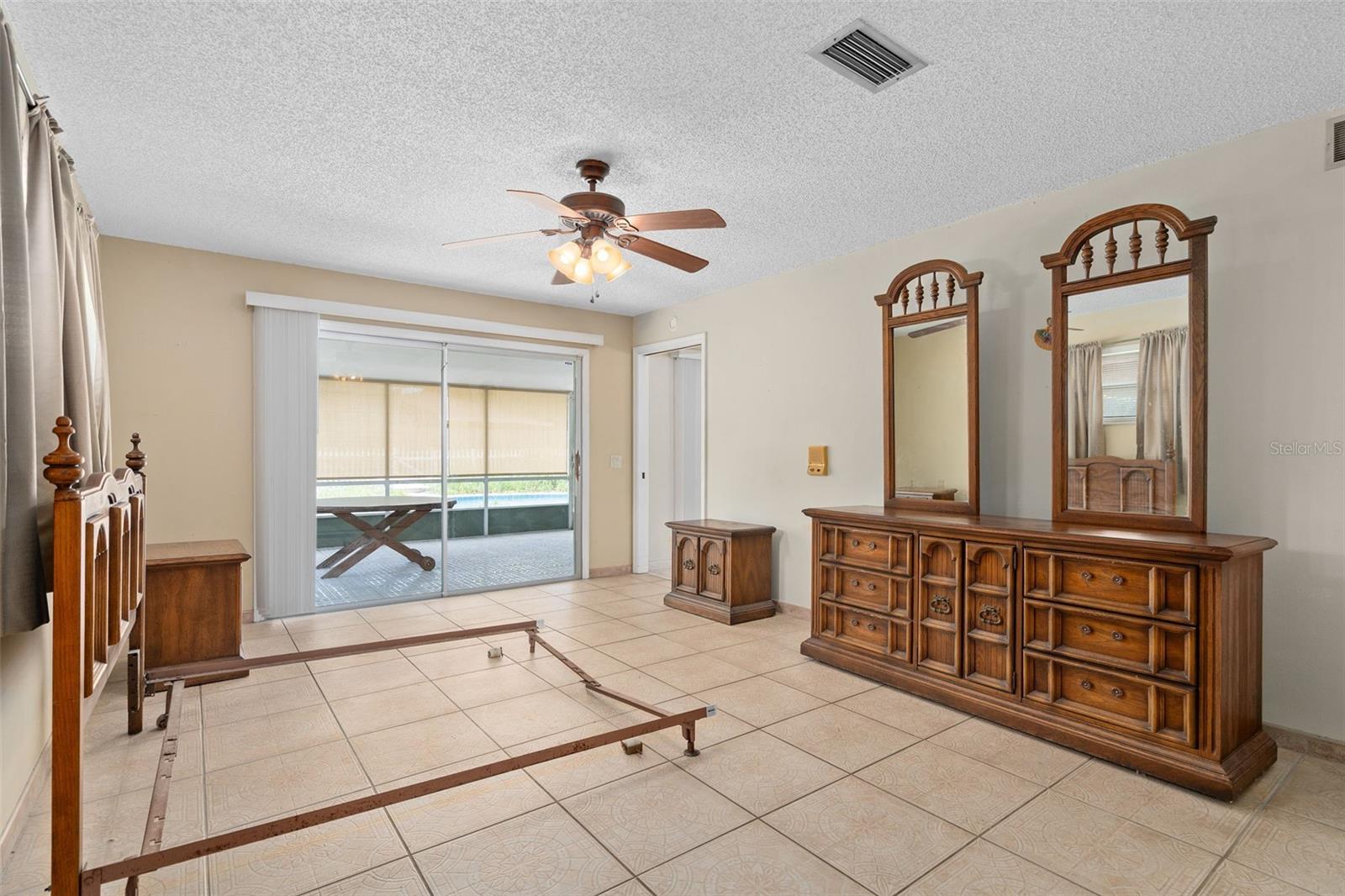 101 Suffolk Ct Property Photo 18