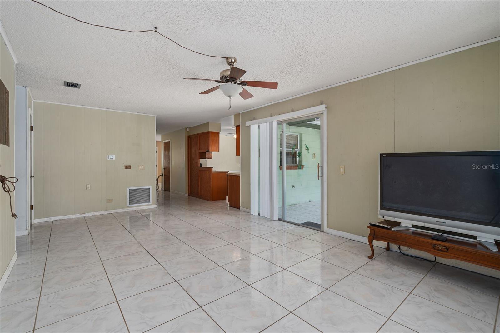 101 Suffolk Ct Property Photo 27