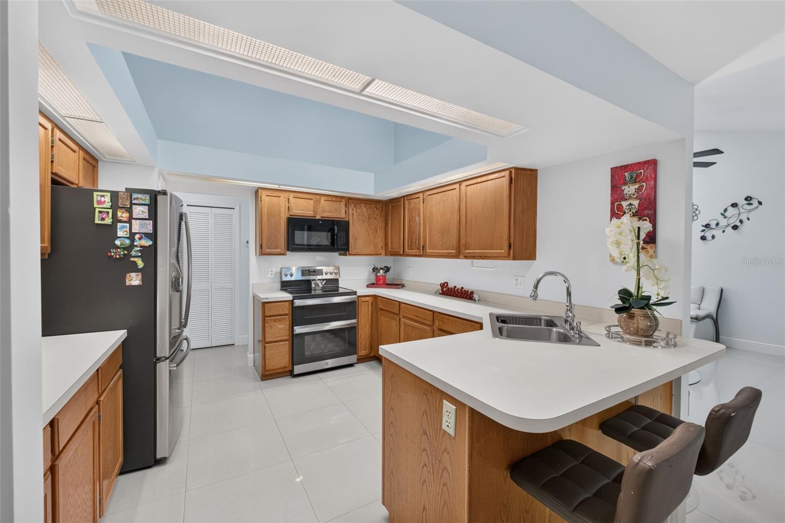 2144 Majestic Woods Blvd Property Photo 8