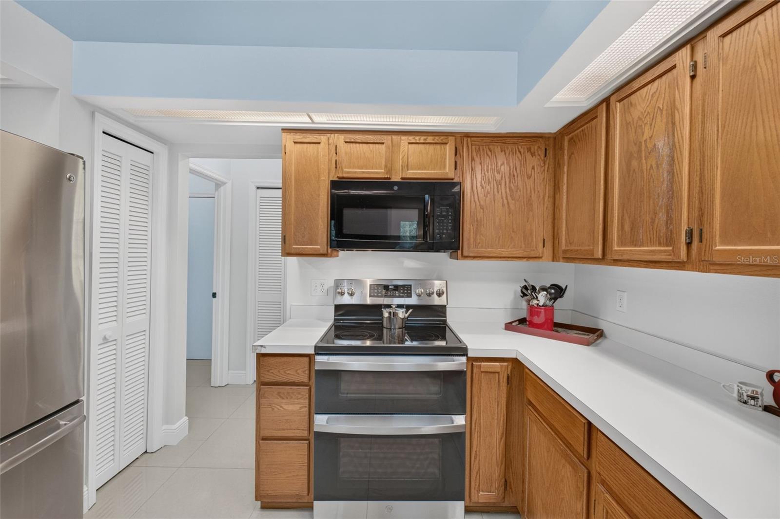 2144 Majestic Woods Blvd Property Photo 11