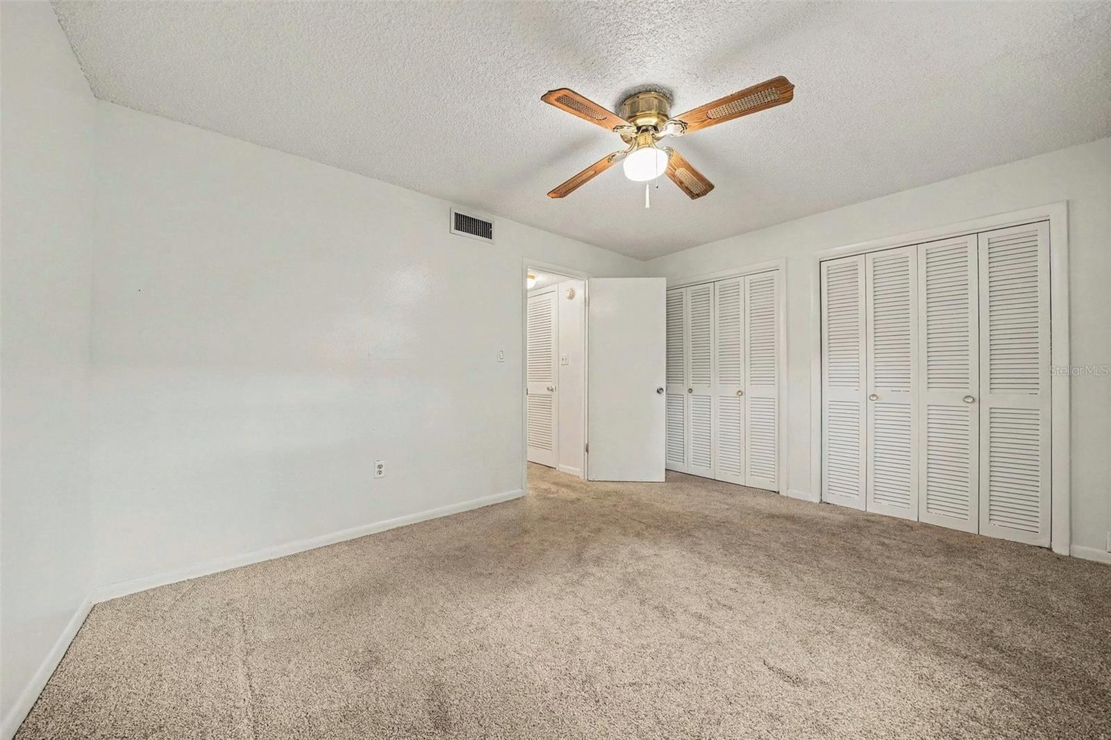2500 Lee Rd #143 Property Photo 10