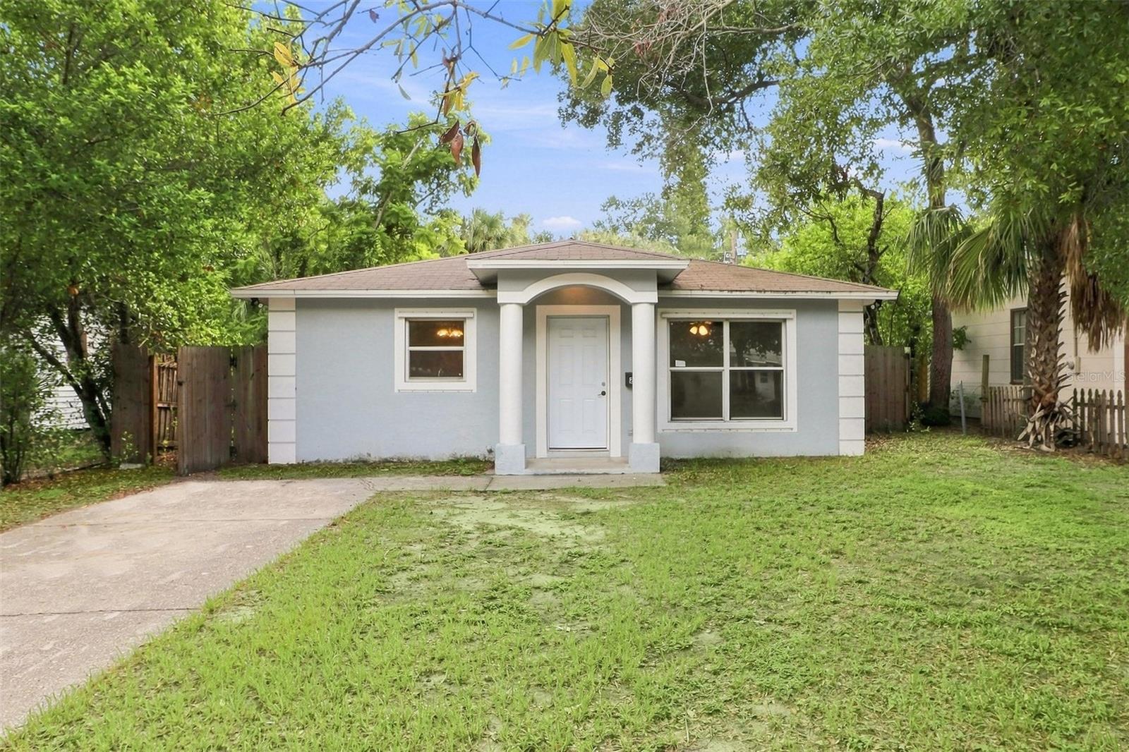 2324 Oakdale St S Property Photo 1