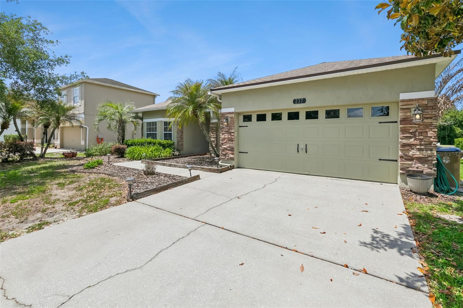 237 Strathmore Cir Property Photo 5