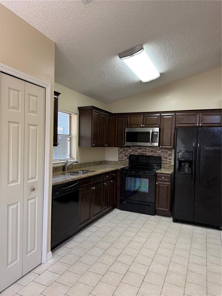776 Wolf Creek Ct Property Photo 6