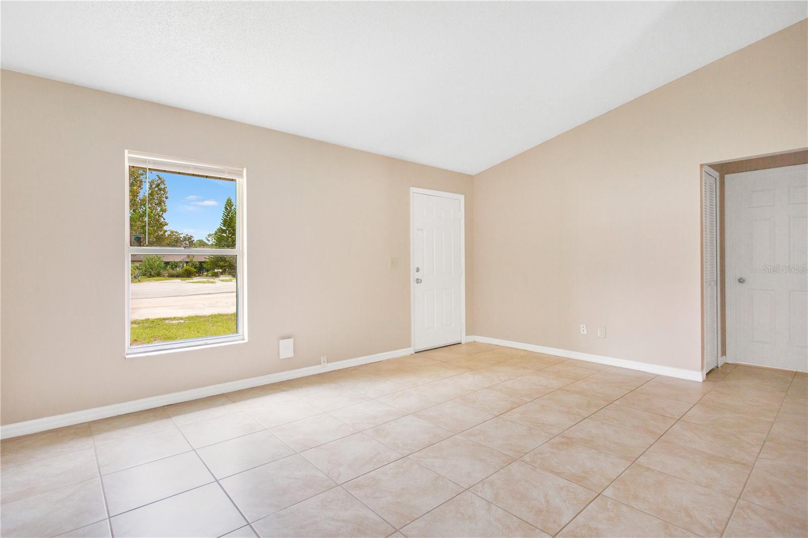2610 Adela Ave Property Photo 5