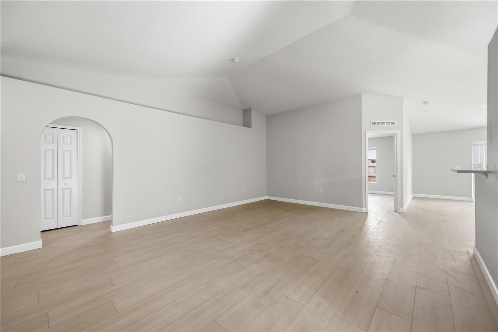 3947 Warbler Dr Property Photo 4