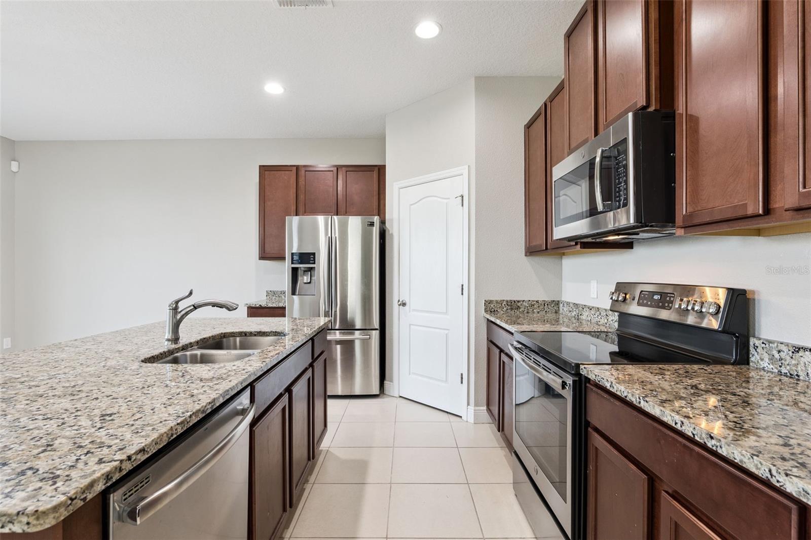 3719 Crawley Down Loop Property Photo 15