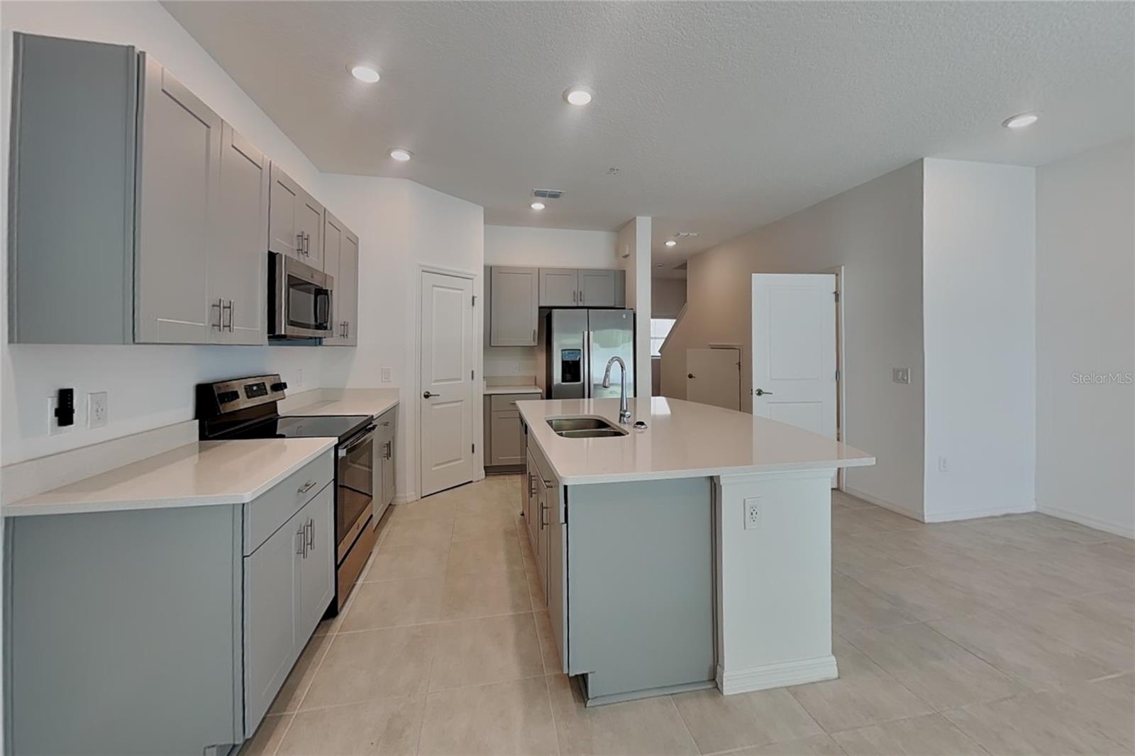 4830 Revolutionary Way Property Photo 3