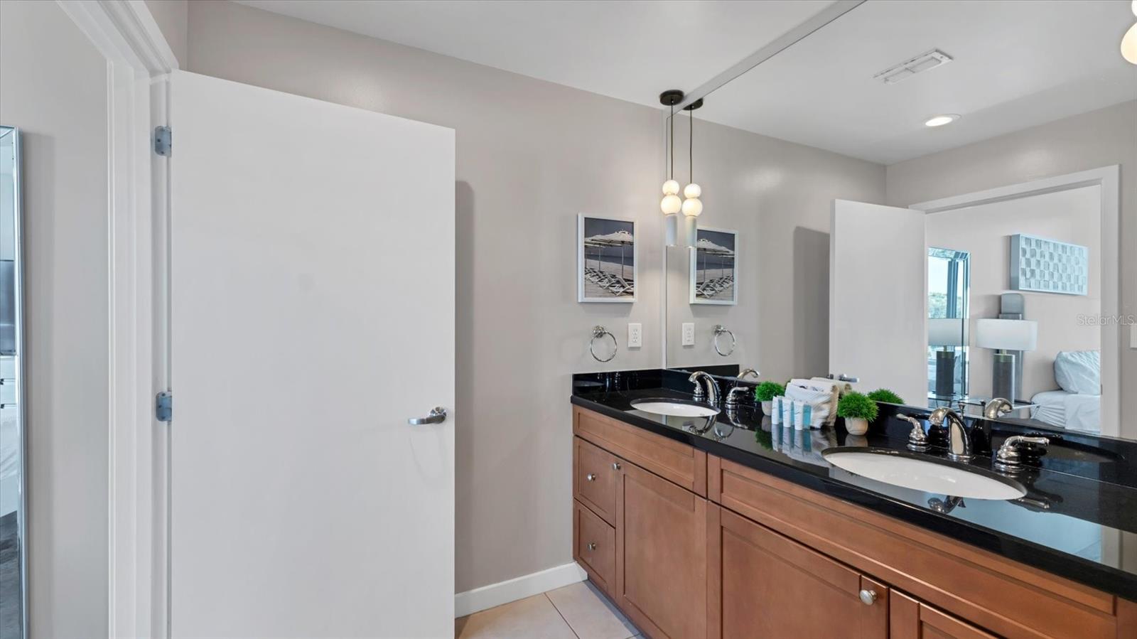 525 E Jackson St #405 Property Photo 28