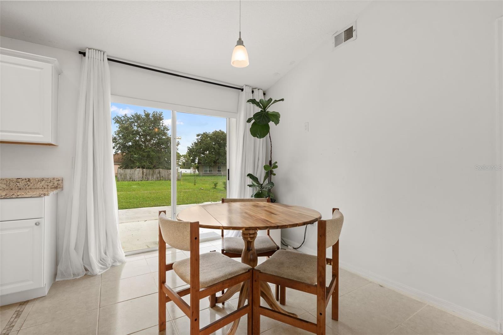 605 Tamarin Ln Property Photo 6