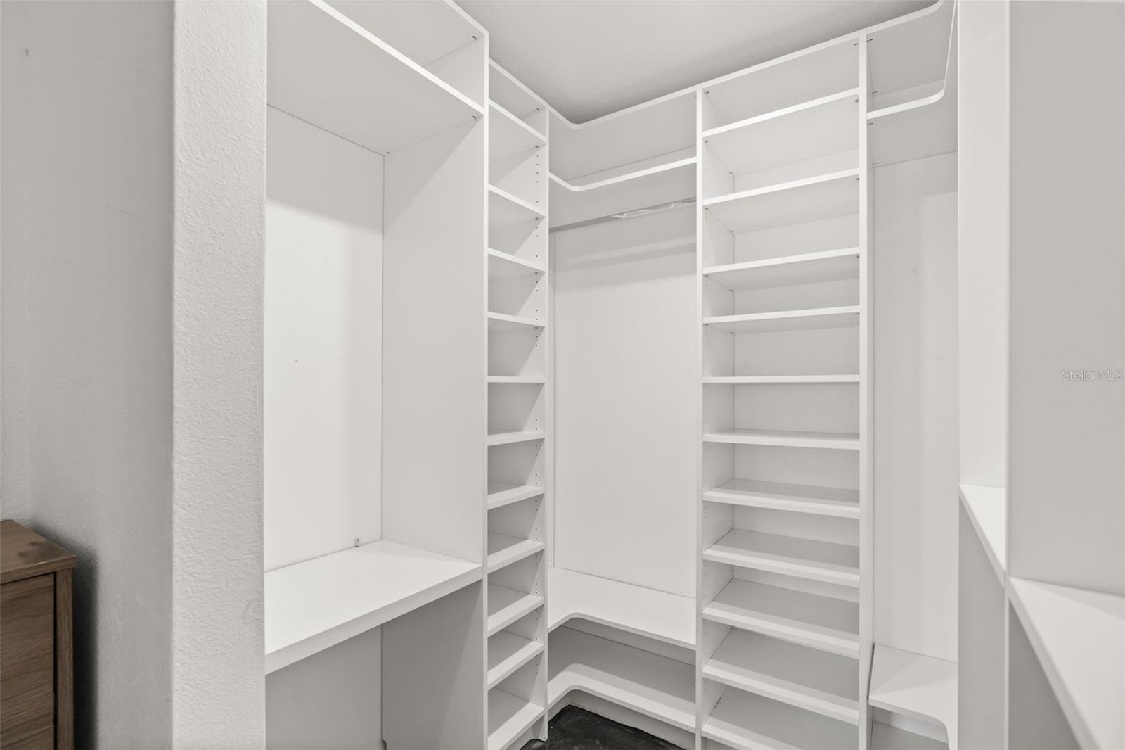 605 Tamarin Ln Property Photo 9