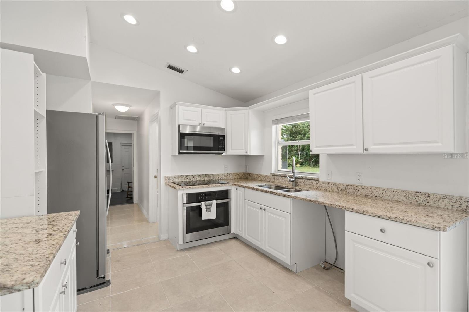 605 Tamarin Ln Property Photo 16