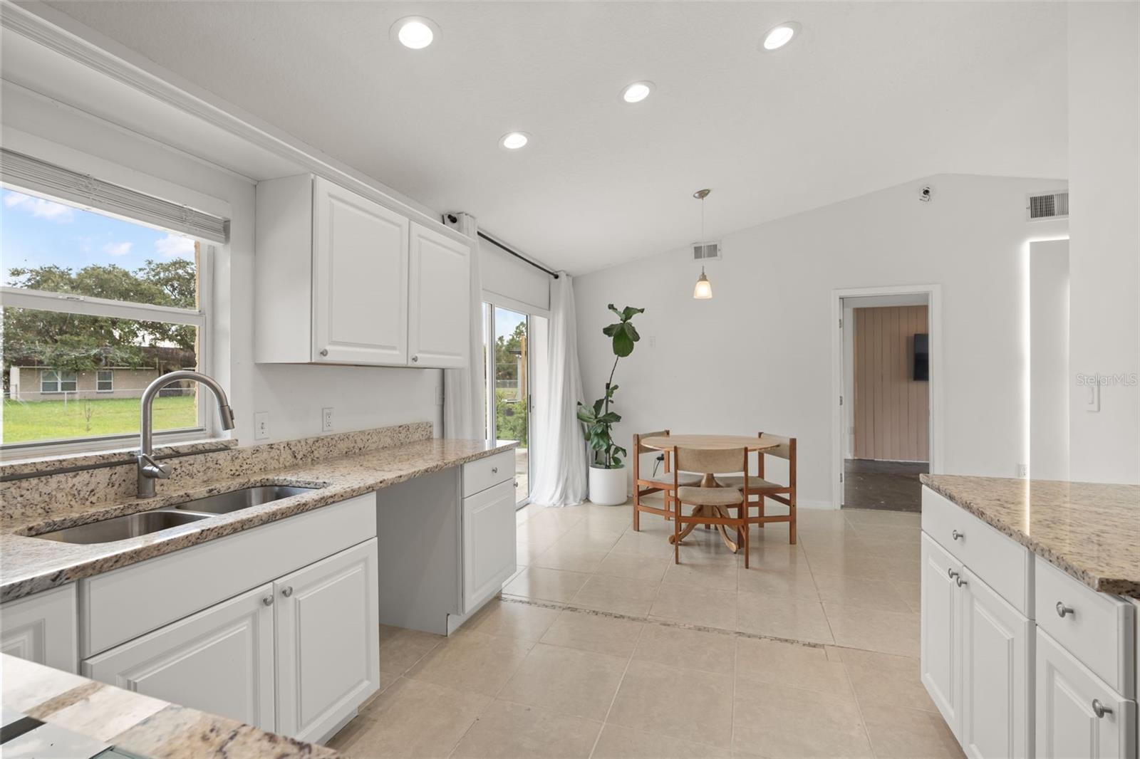 605 Tamarin Ln Property Photo 17