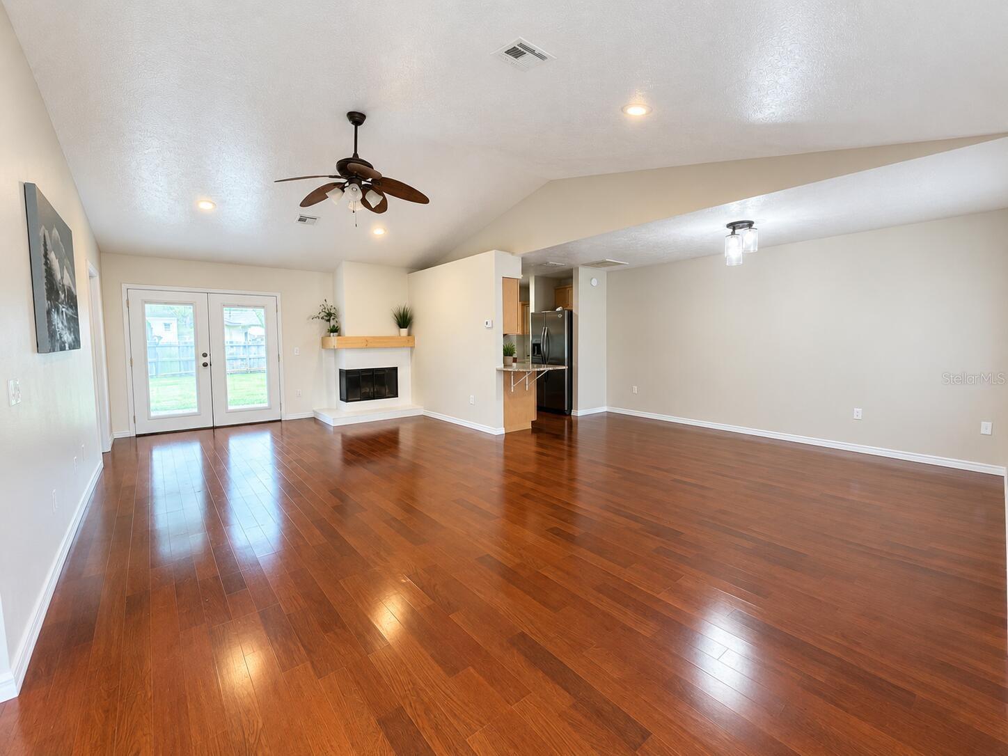 138 Almond Rd Property Photo 4
