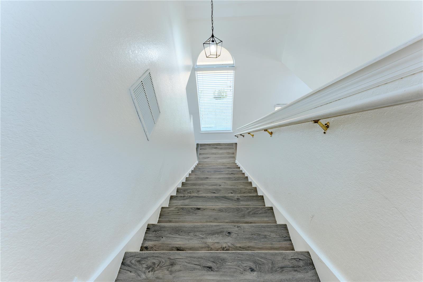 437 Cadiz Loop Property Photo 10