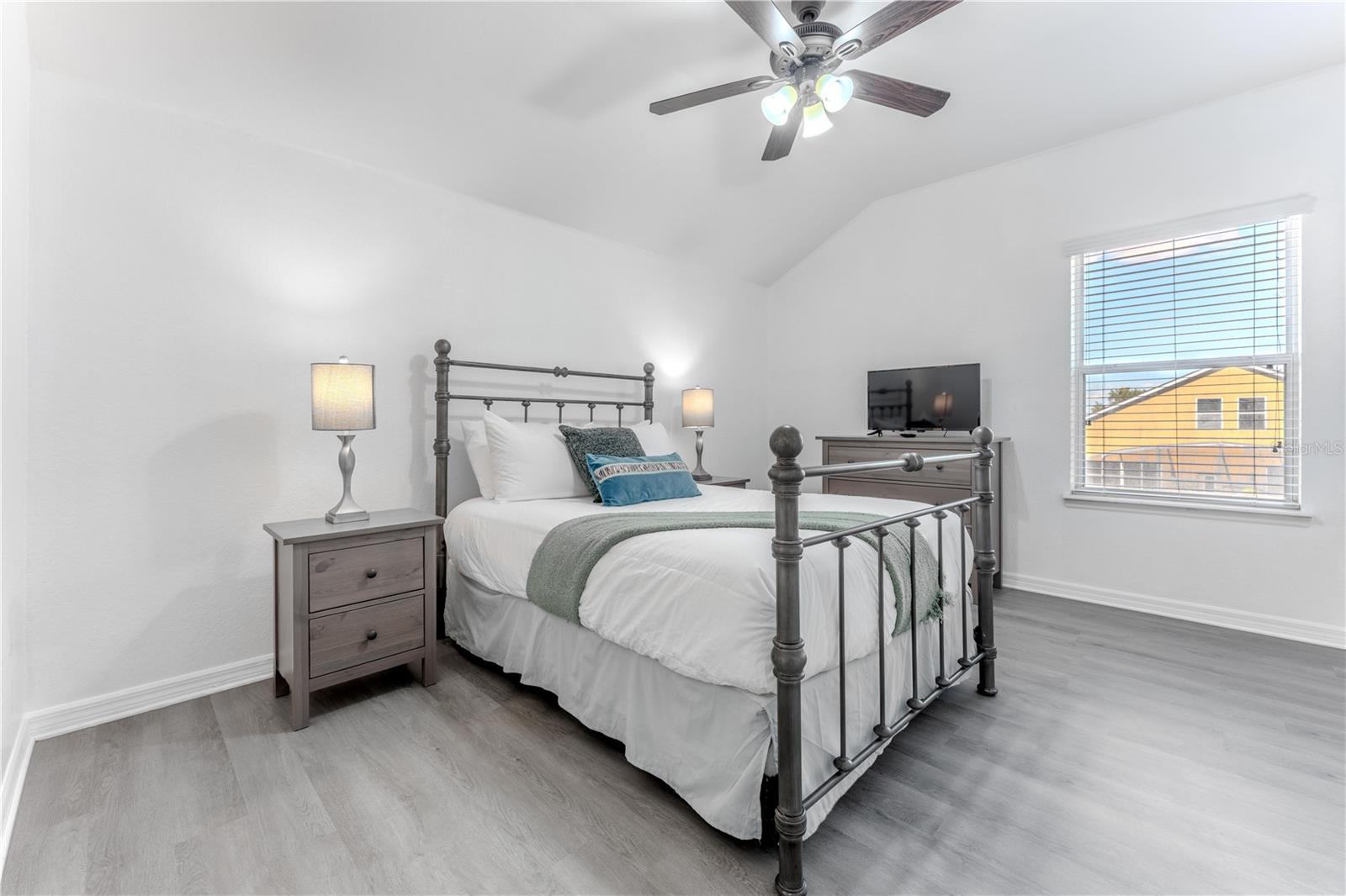 437 Cadiz Loop Property Photo 11