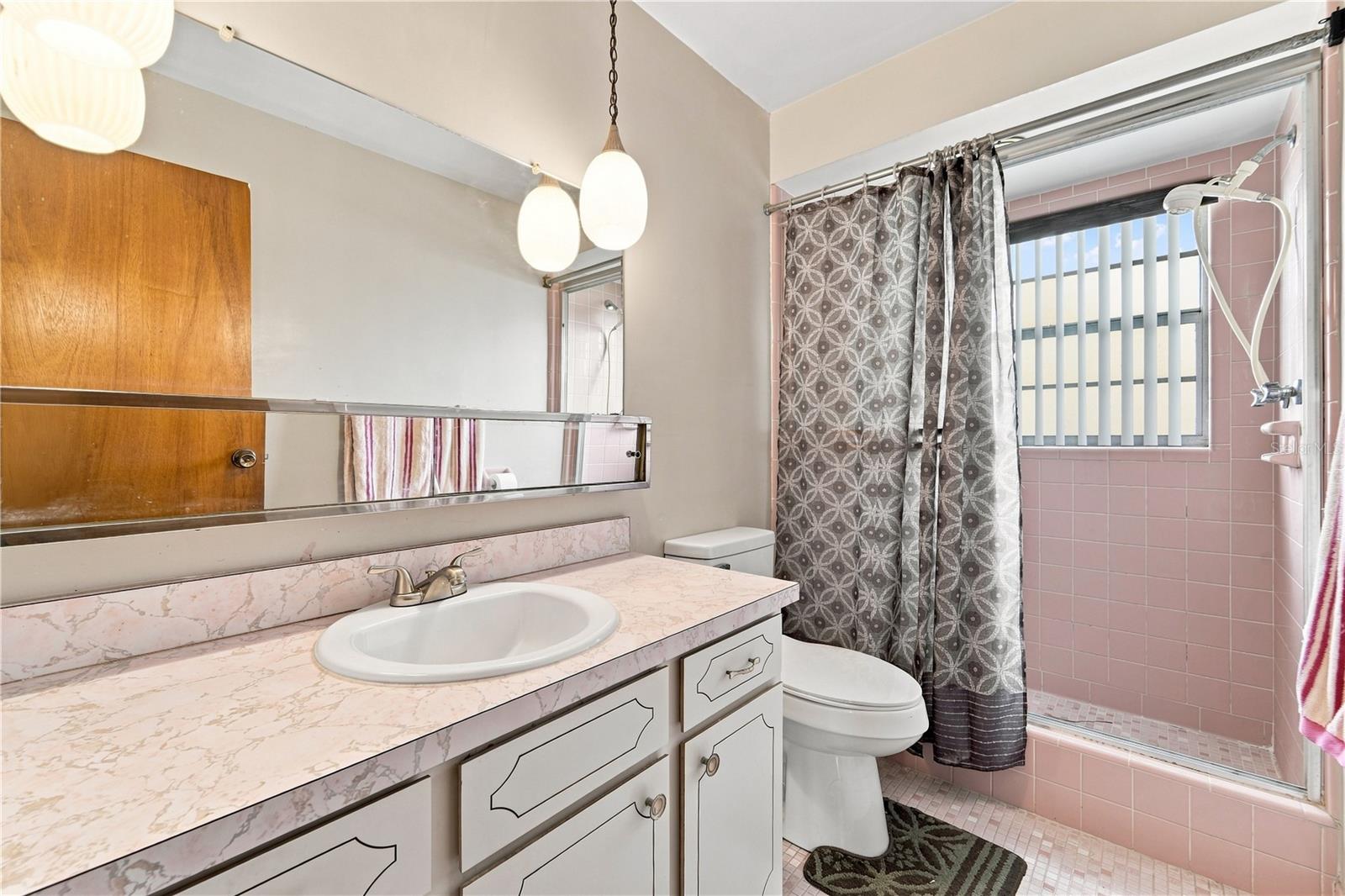 547 Everett St Property Photo 11
