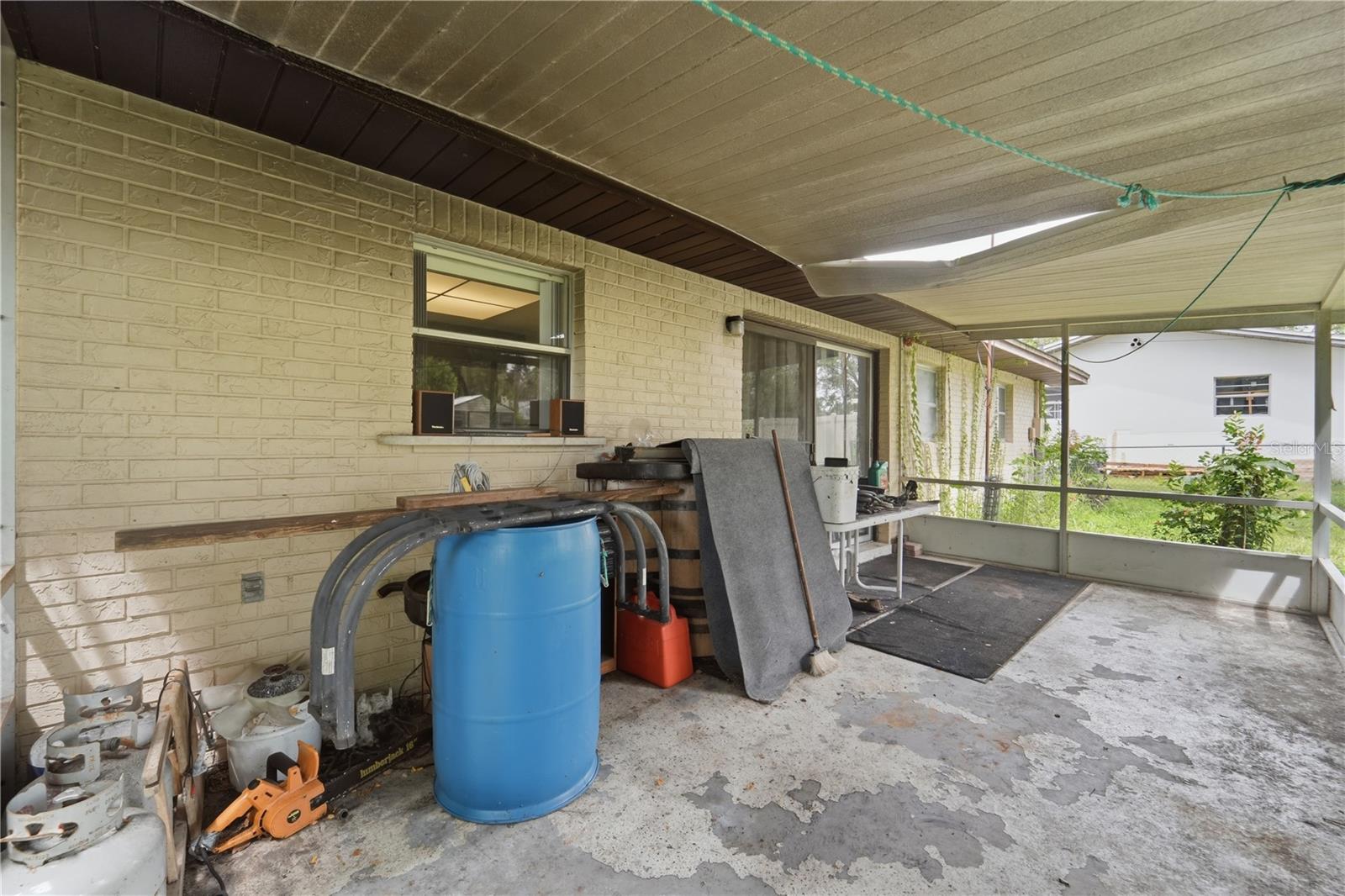 547 Everett St Property Photo 13