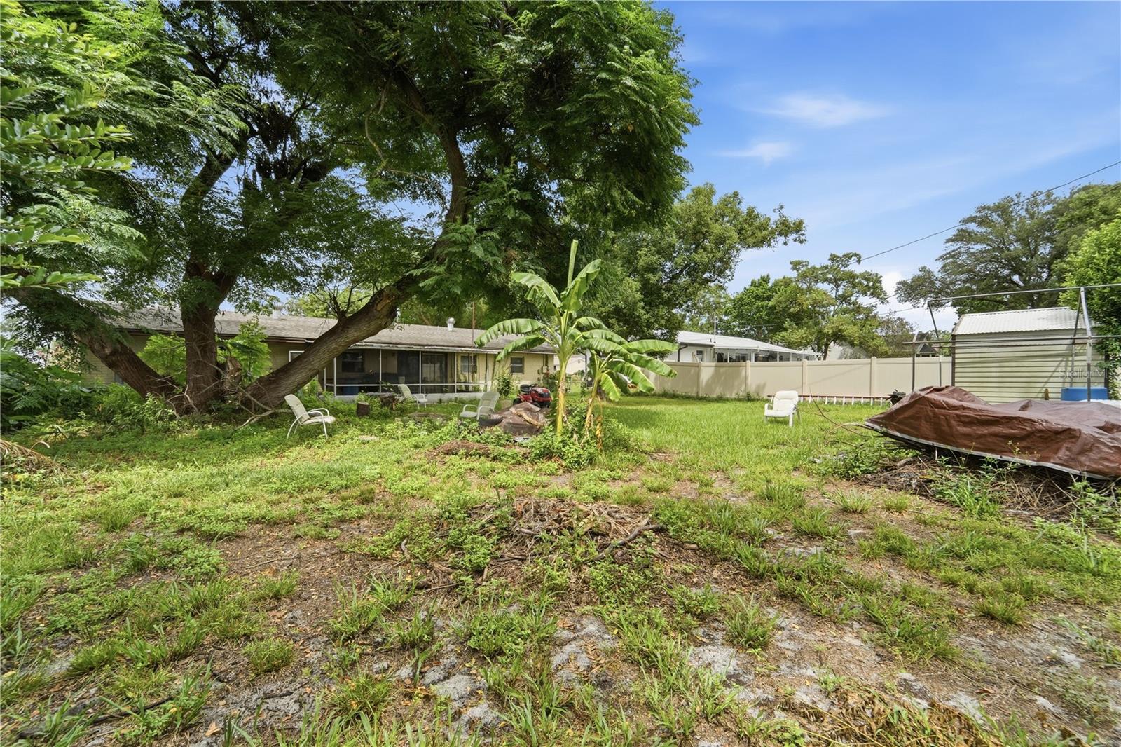 547 Everett St Property Photo 15