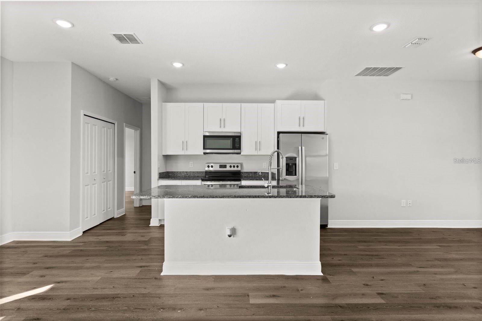 1125 Munster Ct Property Photo 4