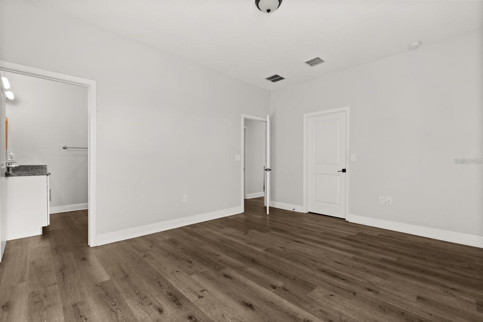 1125 Munster Ct Property Photo 9