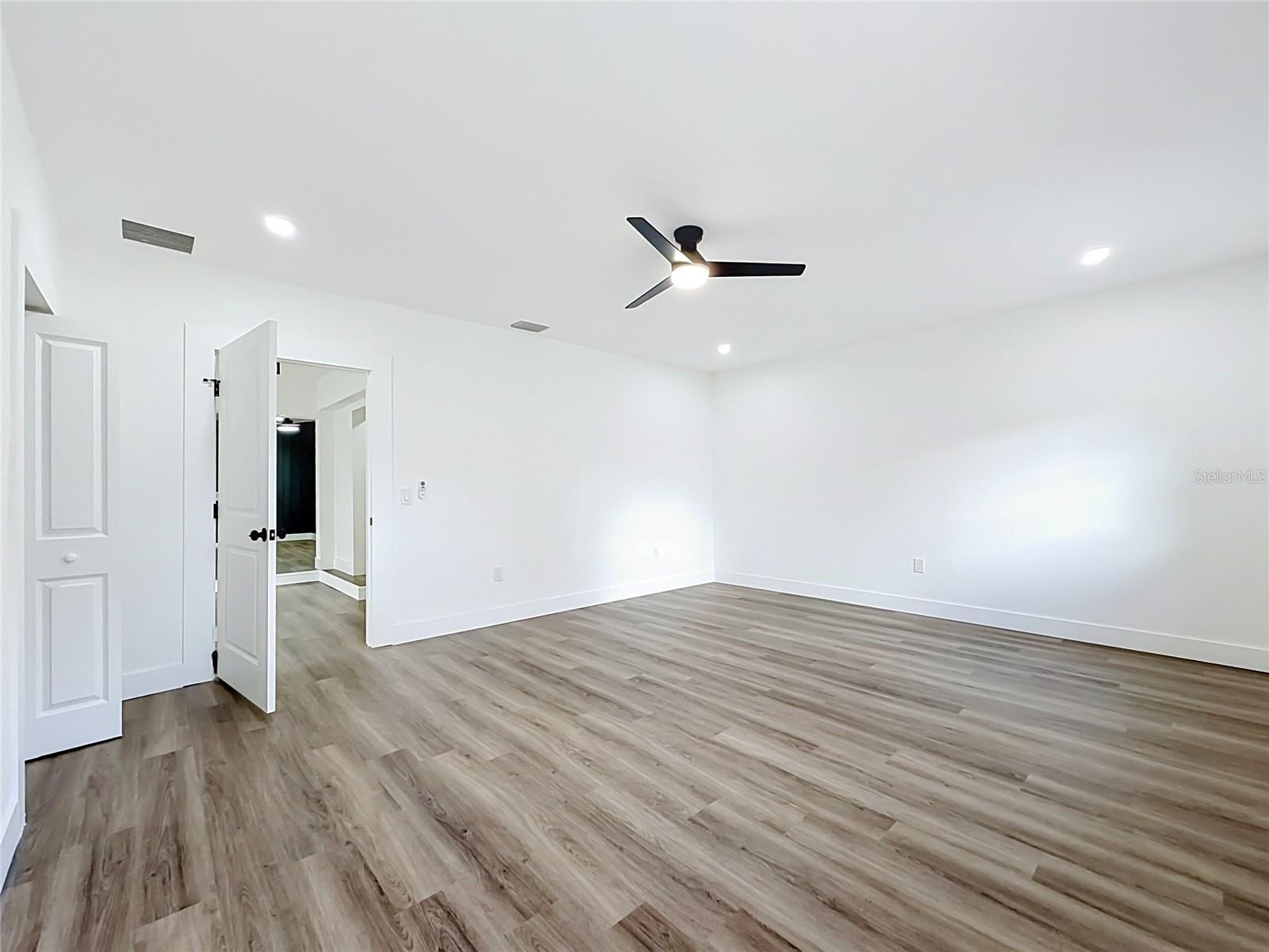 637 Pasadena Ave Property Photo 36