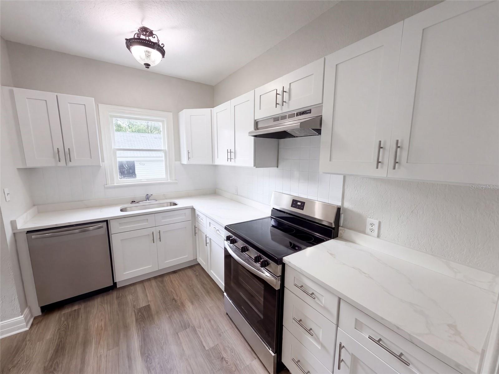 1901 20th Ave N Property Photo 2