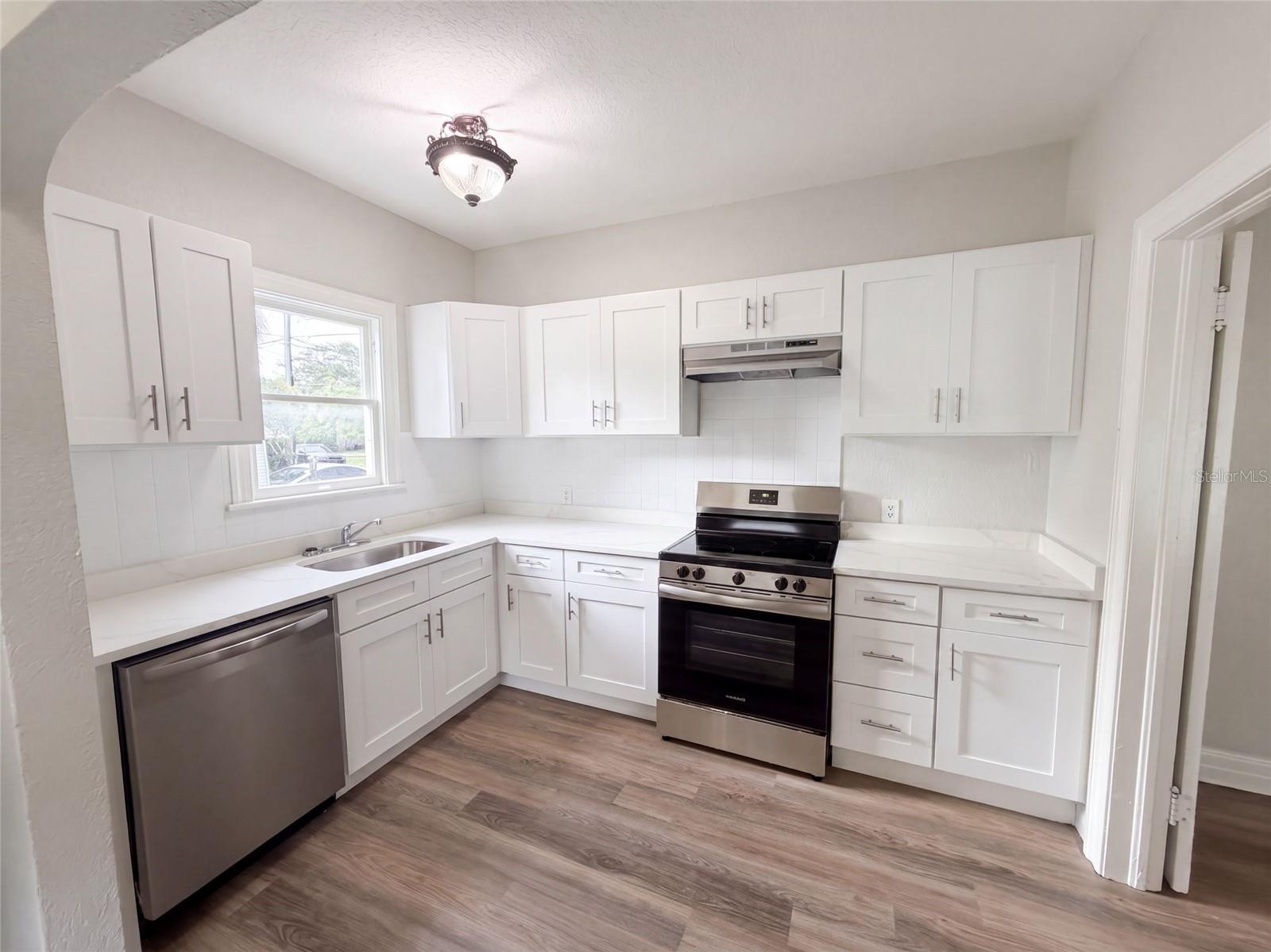 1901 20th Ave N Property Photo 6
