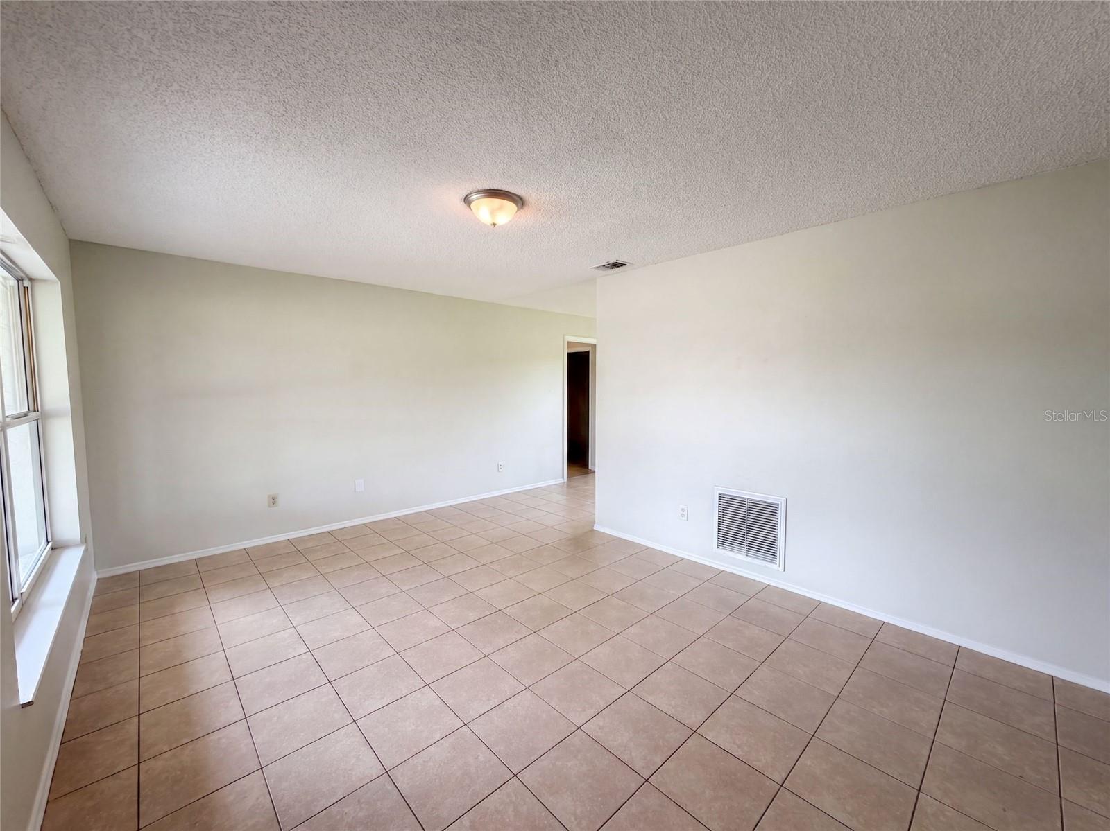 1262 Padgett Cir Property Photo 3