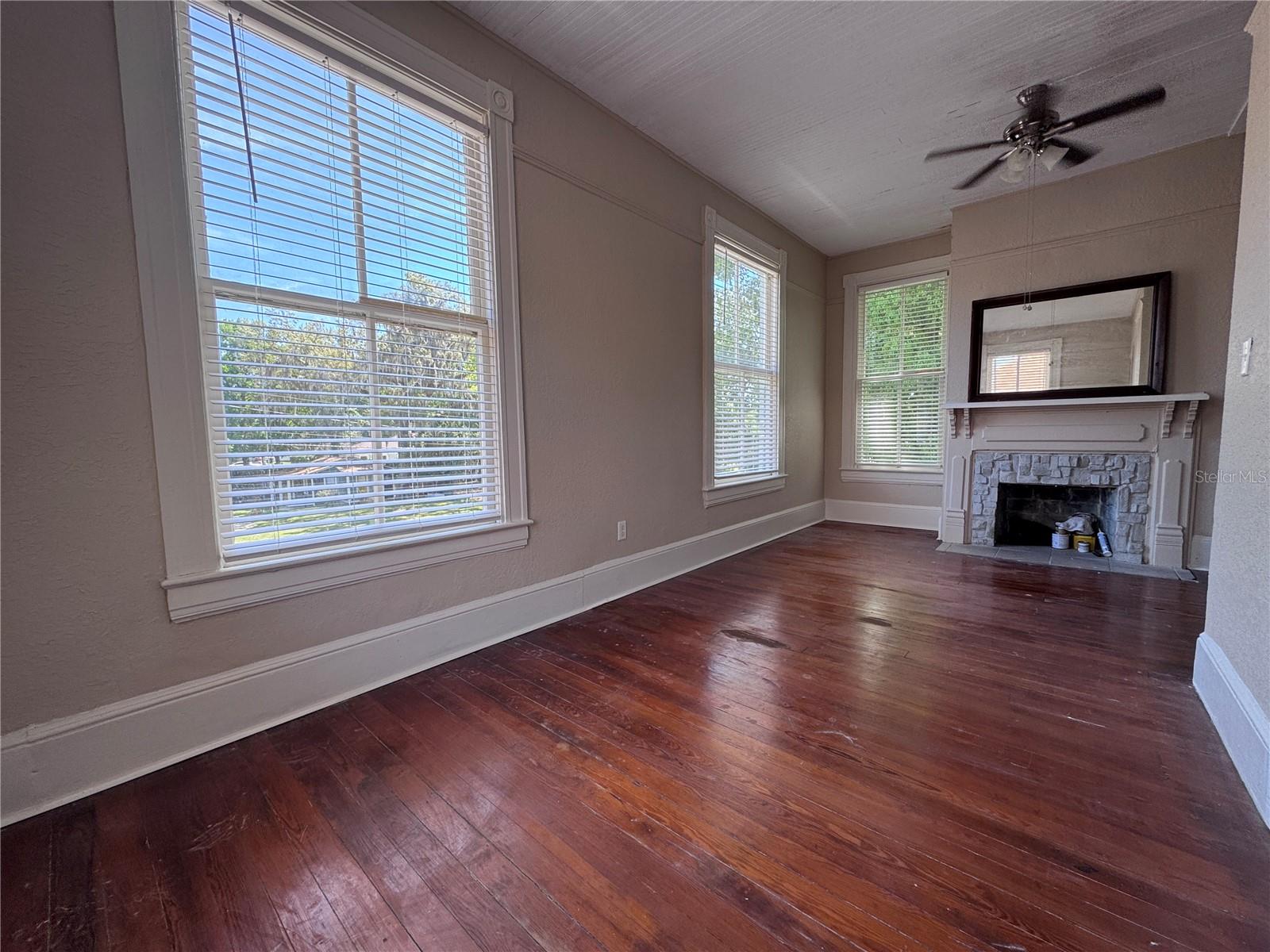 114 Ne Tuscawilla Ave Property Photo 2