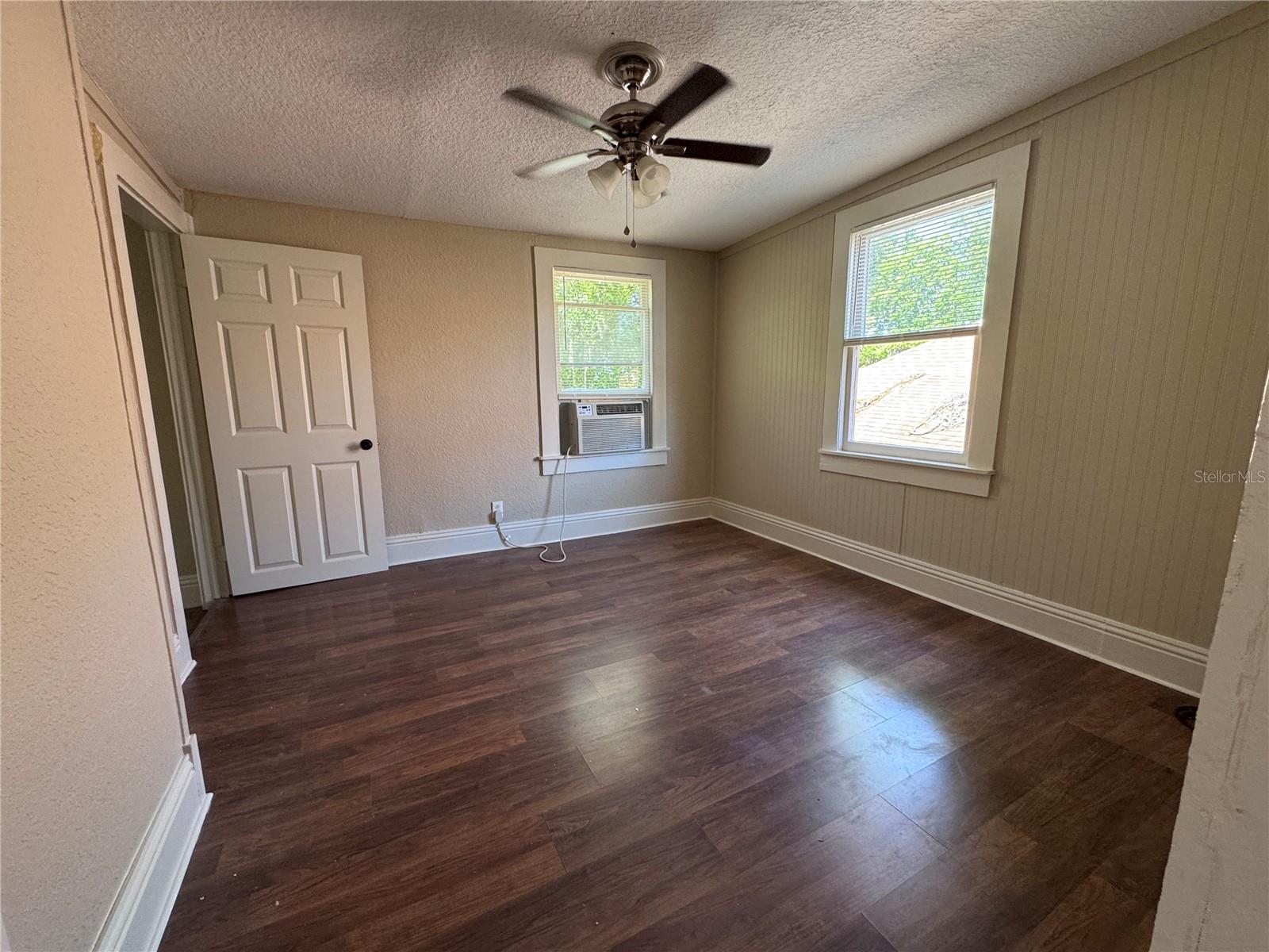 114 Ne Tuscawilla Ave Property Photo 3