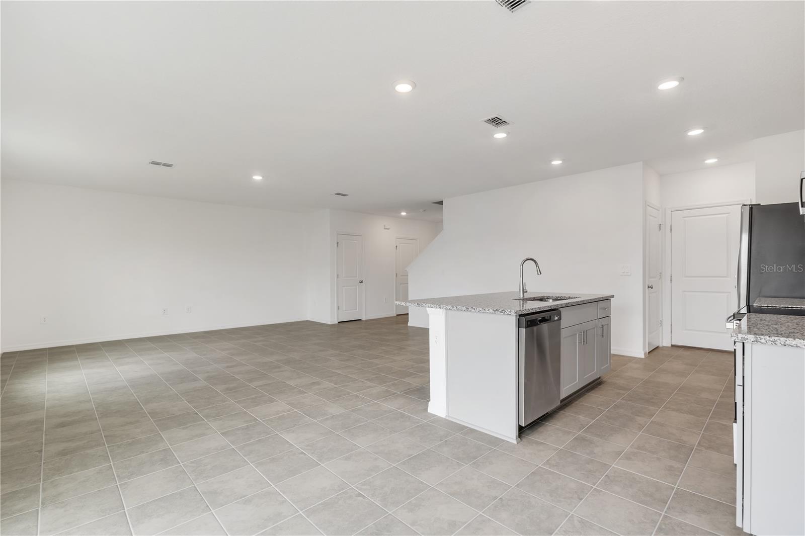 5682 Nispero Way Property Photo 4