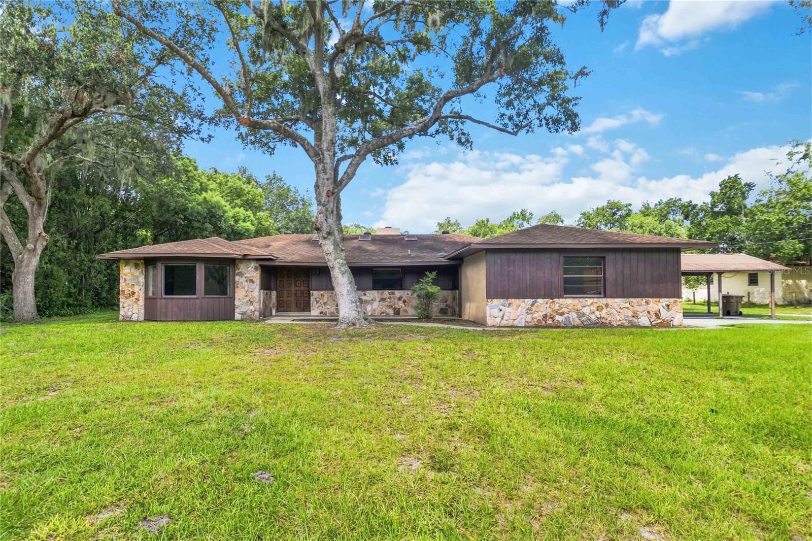 1850 Palmetto Dr Property Photo