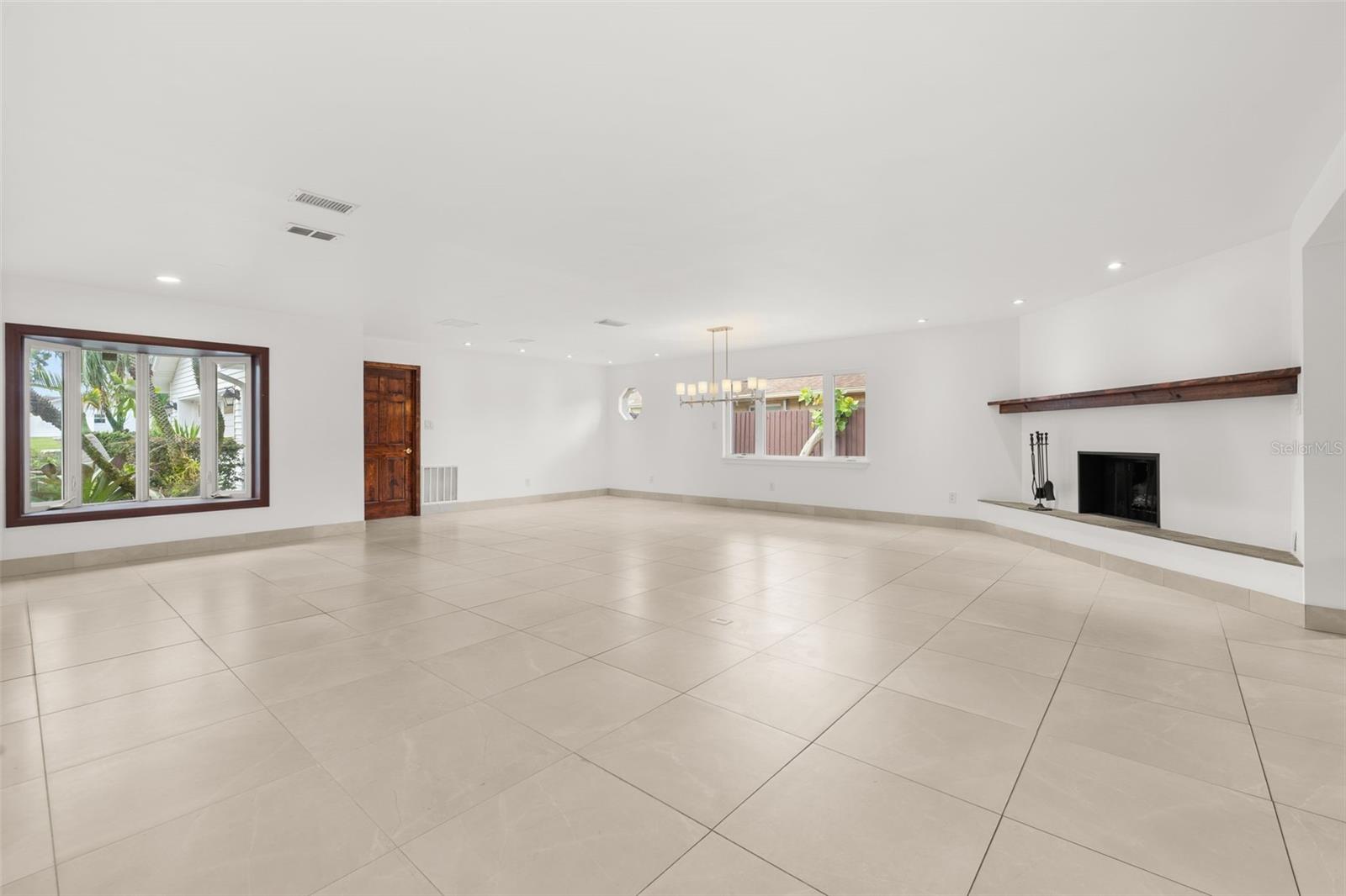 3625 Waters Edge Dr Property Photo 10